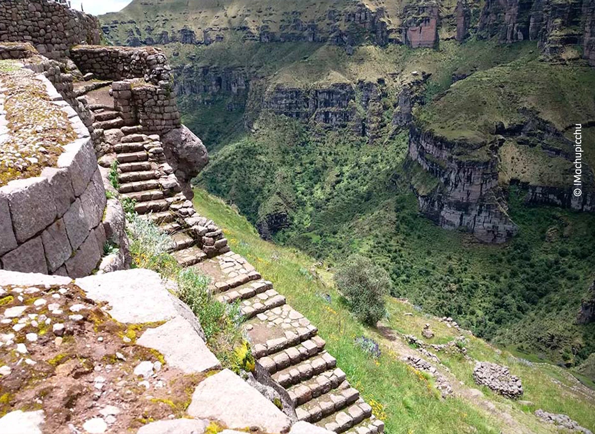 Trekking a Waqrapukara Full Day