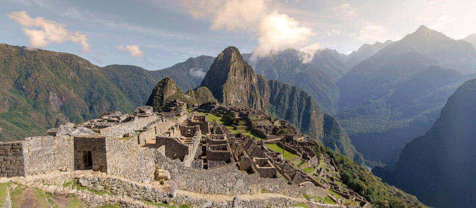 Valle Sagrado + Machu Picchu + Wayna Picchu 2D/1N