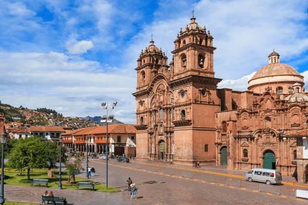 EXPLORA CUSCO Y LOS 4 ATRACTIVOS TURÍSTICOS